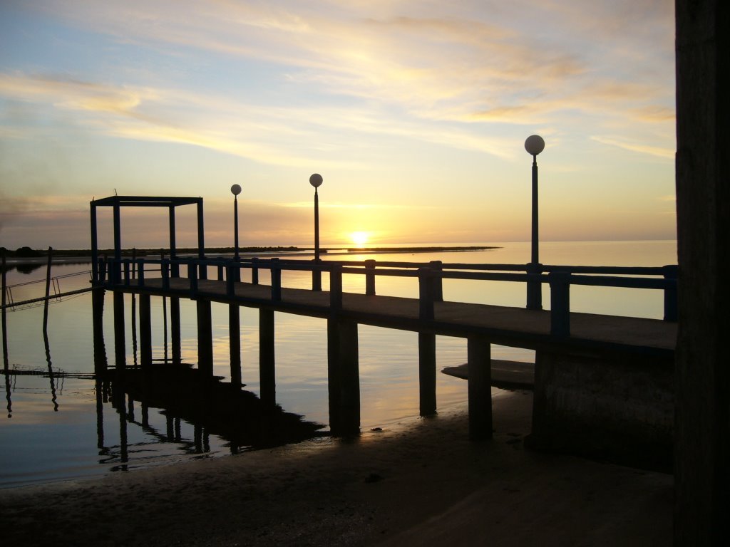 [Puerto rústico con barcos de pesca en Tapera de López]